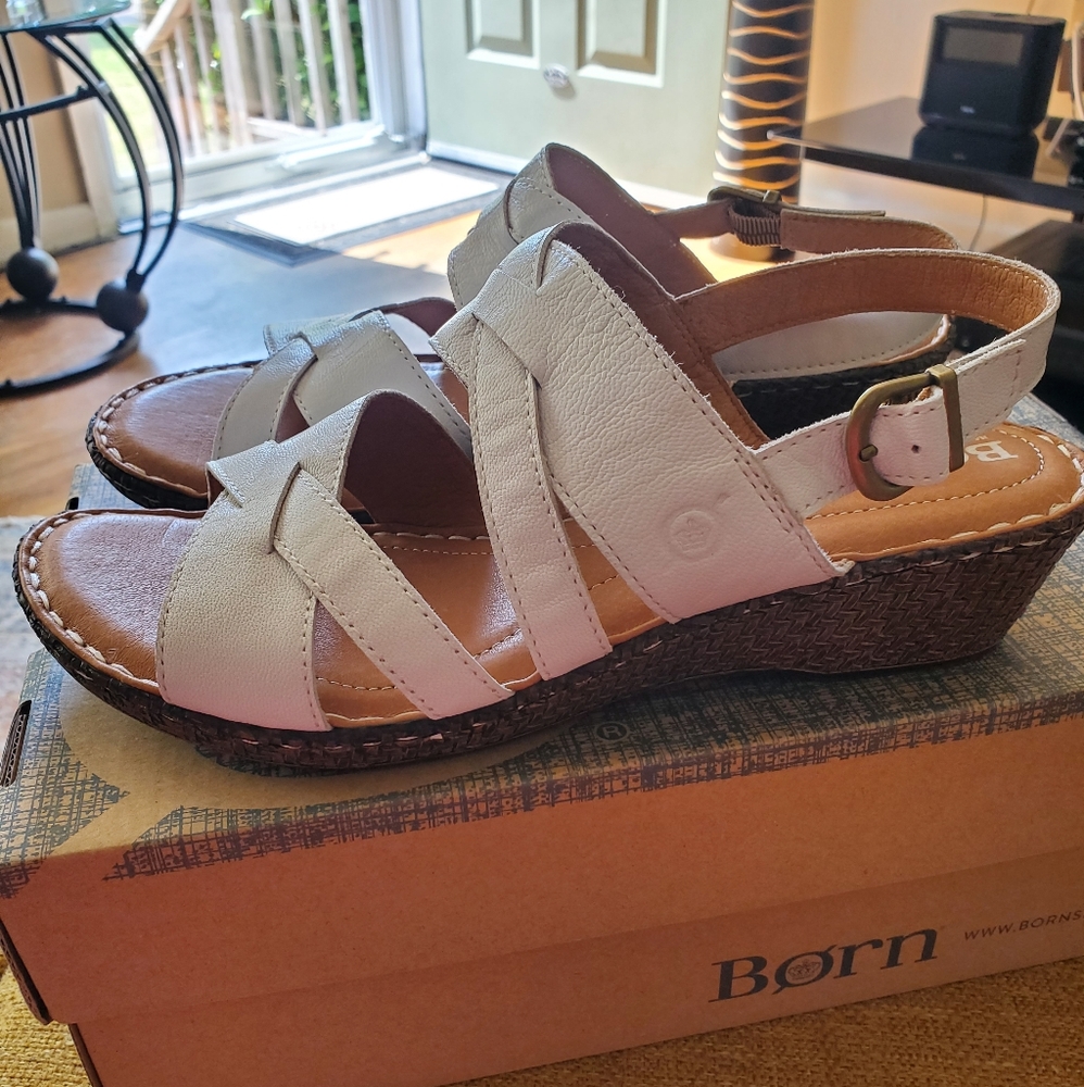 Born sandal in white
